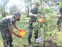 “TNI Manunggal Air” Korem 083/Bdj Pulihkan Fungsi Sungai dengan Penanaman Pohon