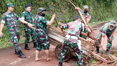 Korem 083/Bdj Terjunkan Personel Bantu Korban Banjir Lawang