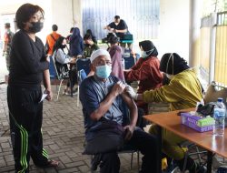 Korem 083/Bdj Gelar Vaksinasi Bersama BEM Stimata Malang