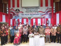Komjen Pol Boy Rafli Amar Mantan Kapolda Papua dapat Penghargaan dari YPPII Kota Batu