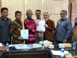 Penyerahan 57 Sertifikat Tanah LC Puger Disaksikan Komisi A