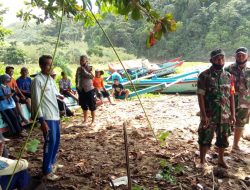 Jatuh Dari Tebing Pantai Bukit Indah, Warga Blitar Hilang
