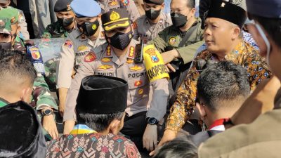 Aksi Demo Damai Cipayung Plus Malang, Duduk Lesehan Bersama Kapolresta Malang Kota