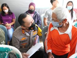Kapolres Malang Apresiasi Kakek 70 Tahun Ikut Antrean Vaksinasi