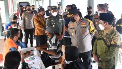 Wakapolda Jatim Tinjau Vaksinasi di Polkesma Didampingi Kapolresta Malang Kota
