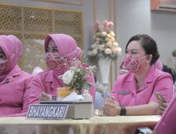 PWI Malang Raya Bekali Bhayangkari Malang Kota Cara Bermedsos yang Bijak