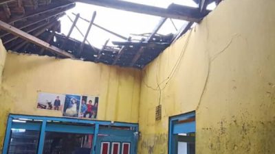 Hujan 5 Jam, Rumah Toyani Ambruk