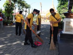 Jelang Hari Bhayangkara ke-76, Polres Batu Bersihkan Vihara dan Klenteng