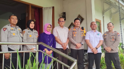 Jelang Hari Bhayangkara ke-76, Kombes Pol Buher Sambangi Kediaman 3 Purn Jenderal Polri
