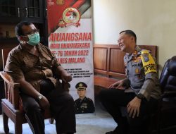 Wujud Kepedulian Seorang Pimpinan, Kapolres Malang Kunjungi Anggotanya yang Sakit