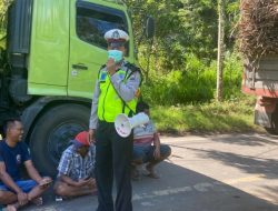 Satlantas Polres Malang Laksanakan Dikmas Lantas Kepada Sopir Truk Tebu di Area Rawan Laka Lantas