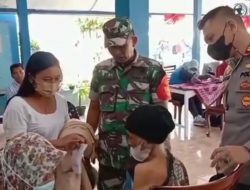 Gerai Vaksinasi Booster Desa Ampelgading, Diserbu Ratusan Lansia
