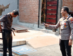 Kapolresta Malang Kota Siram dan Borgol Anggota Polisi Termuda