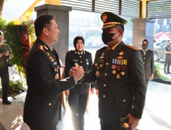 Danrem 083/Bdj Hadiri Upacara Hari Bhayangkara ke-76 Secara Virtual Bersama Presiden RI di Mapolresta Malang Kota