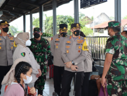 Tindaklanjuti SE Kemenhub No 72/2022, Kapolres Malang Tinjau Vaksinasi Booster di Stasiun KA Kepanjen