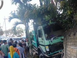 Handrem Tidak Pakem, Truk di Pamekasan Tabrak Rumah Warga