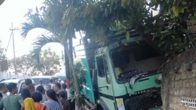 Handrem Tidak Pakem, Truk di Pamekasan Tabrak Rumah Warga
