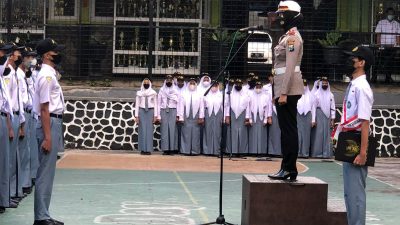 Kasat Lantas Polres Batu Jadi Pembina Upacara Senin Pagi di SMAN 02 Kota Batu