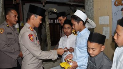 Kapolres Batu Ikut Rayakan Lebaran Anak Yatim 10 Muharram dengan Memberikan Santunan dan Sembako