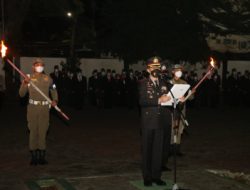 Malam Jelang HUT ke-77 RI, Kapolres Malang Pimpin Apel Renungan Suci di Taman Makam Pahlawan