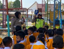 Satlantas Polres Malang Sambangi TK Kemala Bhayangkari Sambil Perkenalkan Rambu-rambu Lalu Lintas