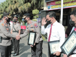 Kapolresta Malang Kota Beri Reward 13 Anggota Polsek Berprestasi