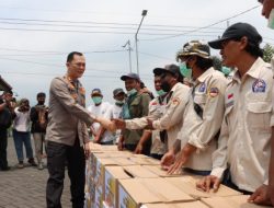 Polres Malang Sebar 150 Paket Sembako ke Sopir Angkutan Wisata Bromo