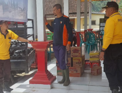 Bersama Yayasan Kasembon Peduli Polres Batu Bantu Korban Banjir Bandang