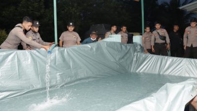 Polresta Malang Kota Salurkan Ribuan Liter Air Bersih untuk Kebutuhan Korban Banjir