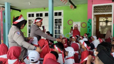 Program Gemar Polres Malang Ajari Anak-anak Usia Dini Cara Mencintai Tanah Air