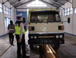 Jelang Nataru 2023 Satlantas Polres Malang Gelar Ramcheck Kendaraan Barang dan Umum