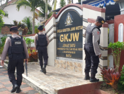 Sterilisasi Gereja Jelang Perayaan Natal 2022, Polisi Kota Batu Dilengkapi Senpi