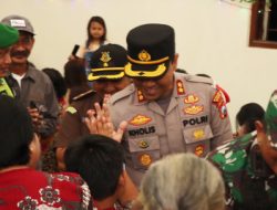 Perayaan Malam Natal Berlangsung Kondusif, Kapolres Malang Sapa Jemaat