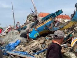 Ombak Besar Mengakibatkan Nelayan Pamekasan Rugi Ratusan Juta Rupiah