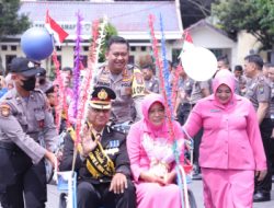 31 Anggota Purna Tugas Polres Kediri Dilepas dengan Naik Becak