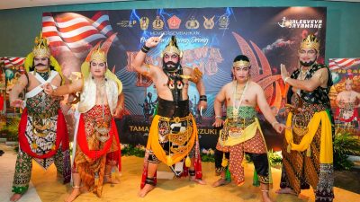 Perkokoh Sinergitas, Kapolri dan Panglima TNI Ikut Main Wayang Orang Pandawa Boyong