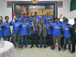 Sesepuh Arema Peni Suparto Ikut Cangkruk Barang Sam Danrem 083/Bdj