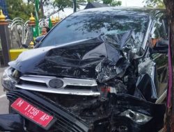 Mobil Ketua KPU Pamekasan Kecelakaan di Sidoarjo