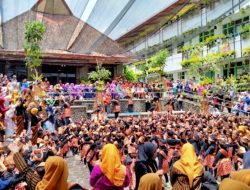 Jelang Musyda V Muhammadiyah-Aisyiyah, Peserta Didik TK ABA Mainkan Ratusan Angklung