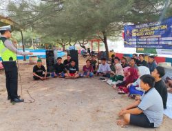 Unit Kamsel Satlantas Polres Pamekasan Sosialisasikan Ops Keselamatan Semeru 2023 di Area Wisata