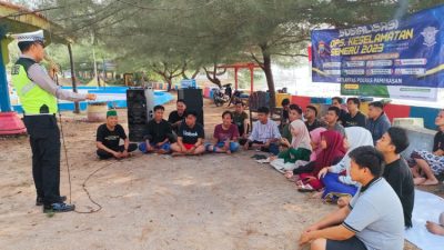 Unit Kamsel Satlantas Polres Pamekasan Sosialisasikan Ops Keselamatan Semeru 2023 di Area Wisata