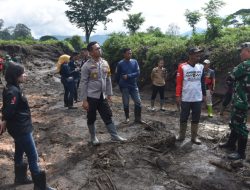 Pastikan Masyarakat Aman Kapolres Bondowoso Cek Lokasi Banjir Bandang