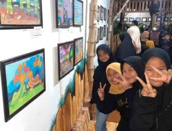 Cetak Generasi Emas, Mbah Kung Tunjukkan Karya Lukis Anak Usia Dini