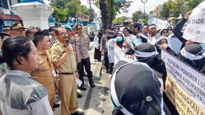 Turun Aksi, Guru Honorer Lulus Passing Grade Minta Formasi Jadi PPPK