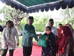 Gus Muhdlor Bersama Komunitas Pekerja Jalanan Berbagi Bingkisan Ramadan