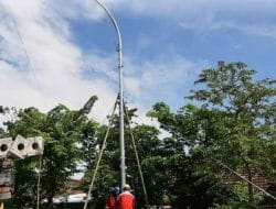 Beri Rasa Aman Pemudik, Pemkab Bojonegoro Pasang PJU di Jalur Perbatasan