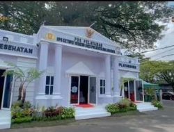 Posyan Miniatur Istana Merdeka Curi Perhatian Pemudik Kota Malang