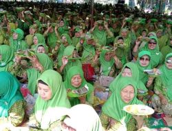 Harlah Muslimat NU ke 77 Pecahkan Rekor MURI Makan Kupang Lontong Sidoarjo