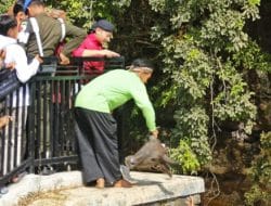 Bupati Trenggalek Hadiri Upacara Larung Kepala Kerbau