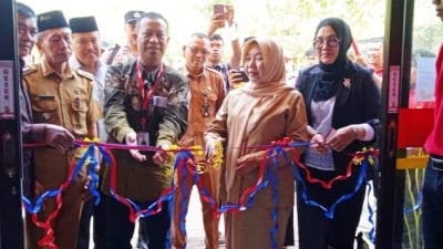 Sebagai Sarana Praktikum Siswa SMK Prestasi Pasuruan, Alfamart Hibahkan Business Center